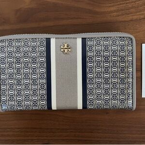Tory Burch Gemini Link Wallet